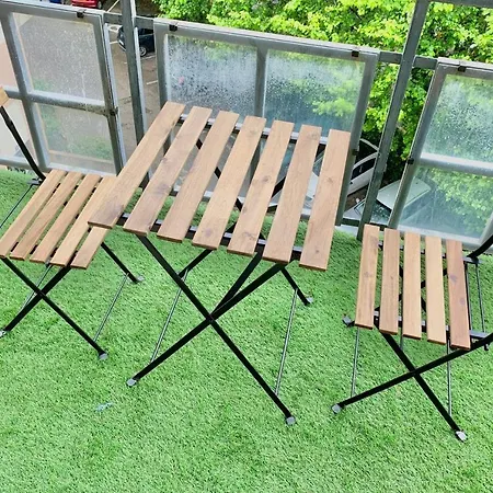 아파트 #d1 The Red One Sofa Bed Near Gem Train Station *