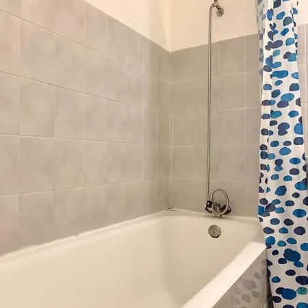 #d1 The Red One Sofa Bed Near Gem Train Station * Grenoble